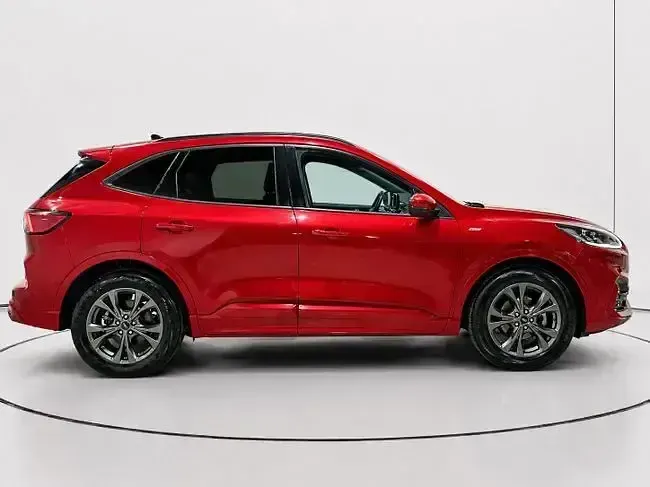 Usado Ford Kuga ST-Line 150 CV (110 kW) 2022 Rojo SUV
