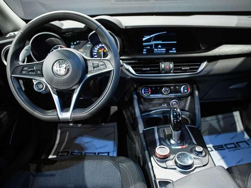 Usado Alfa Romeo Stelvio Executive 150 CV (110 kW) 2018 Rojo SUV