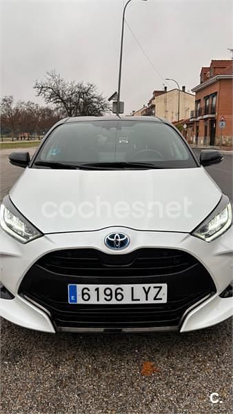 Usado Toyota Yaris Hybrid Plus 116 CV (85 kW) 2022 Blanco Berlina