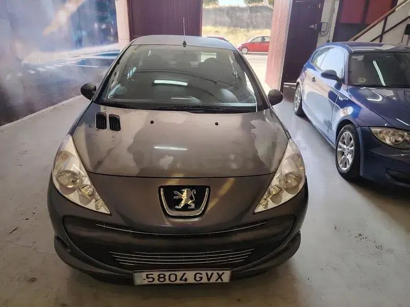 Usado Peugeot 206 60 CV (44 kW) 2010 Gris / plata Berlina