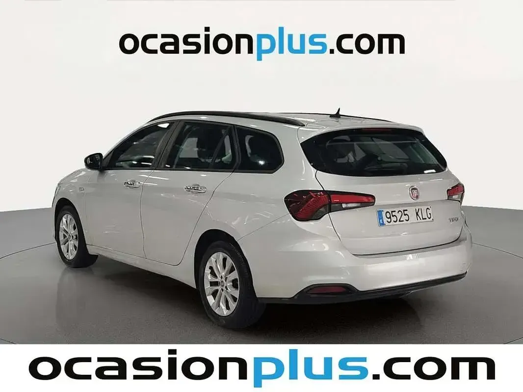 Usado Fiat Tipo Easy 120 CV (88 kW) 2018 Gris Familiar
