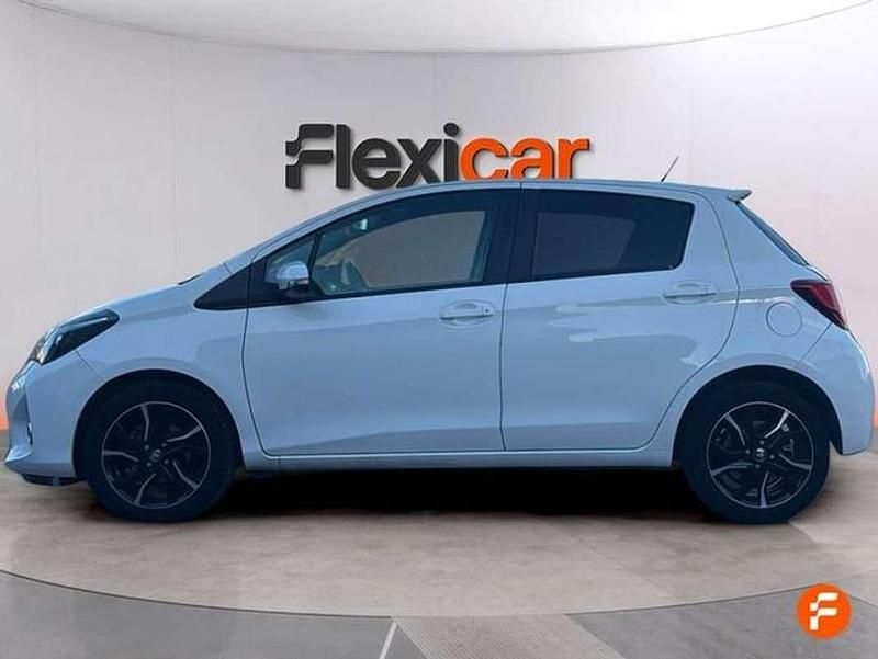 Usado Toyota Yaris Active 99 CV (72 kW) 2016 Blanco Utilitario