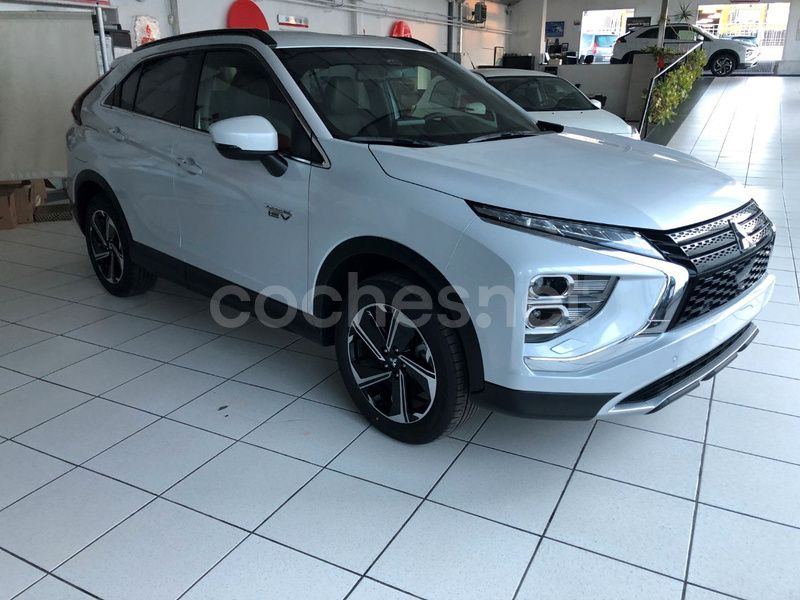 Blanco Nuevo 2024 Mitsubishi Eclipse Cross SUV | 35.500 € - Imagen 1/4