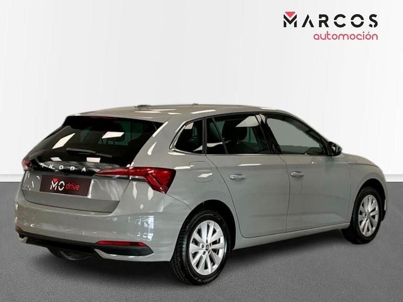 Usado Skoda Scala Selection 115 CV (84 kW) 2024 Gris Utilitario