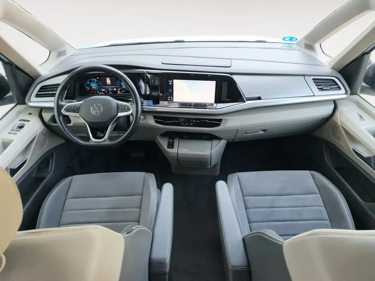 Usado VW Multivan Life 218 CV (160 kW) 2022 Gris/plata Monovolumen