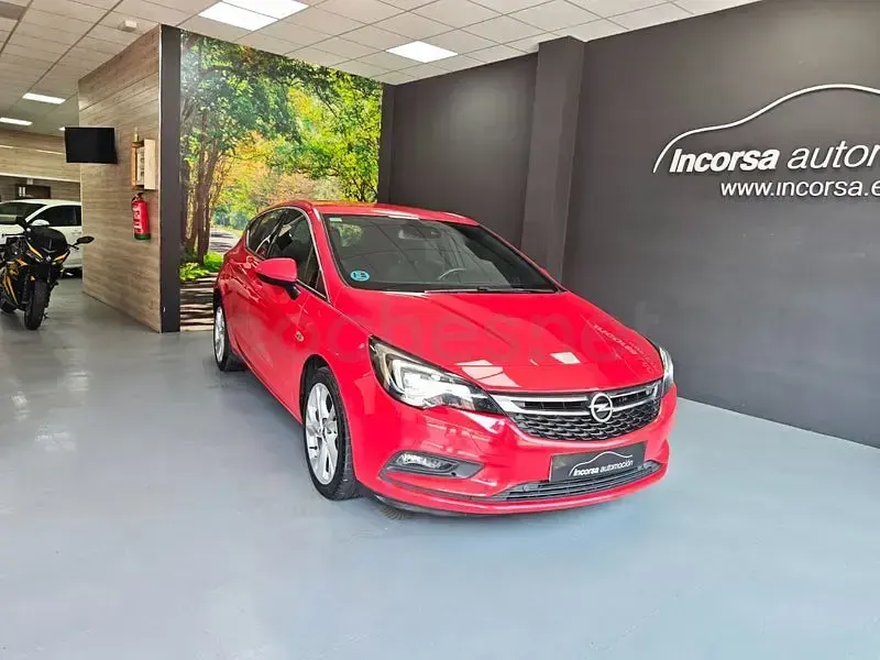 Usado Opel Astra Dynamic 136 CV (100 kW) 2017 Rojo Berlina