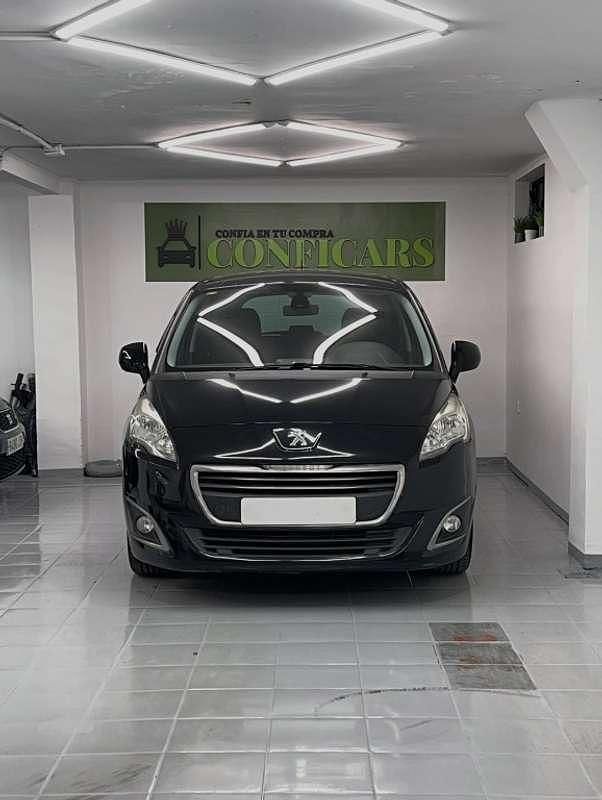 Usado Peugeot 5008 Allure 114 CV (83 kW) 2014 Negro Monovolumen