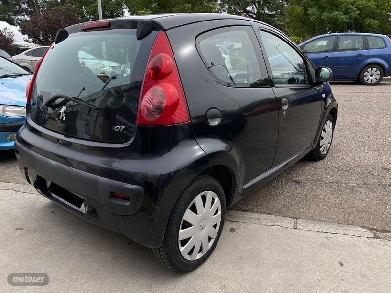 Usado Peugeot 107 68 CV (50 kW) 2008 Negro Utilitario