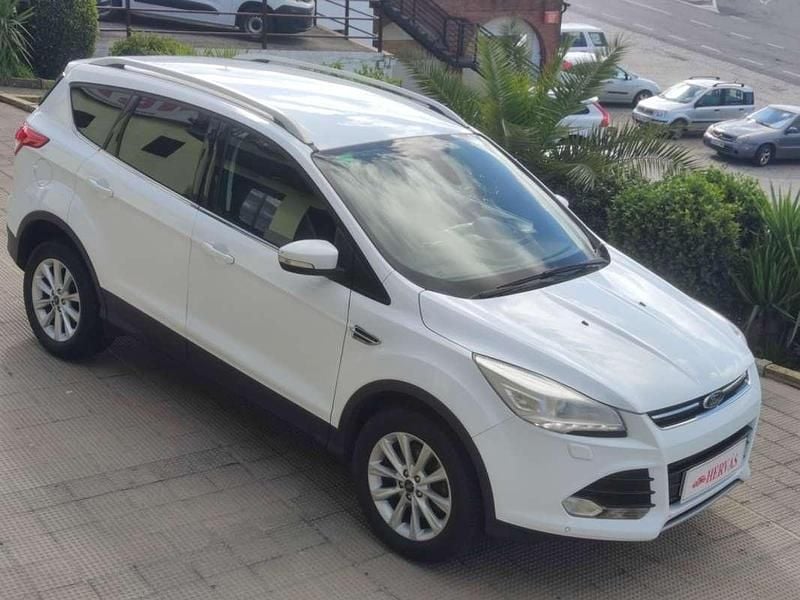 Usado Ford Kuga Titanium 150 CV (110 kW) 2015 Blanco SUV