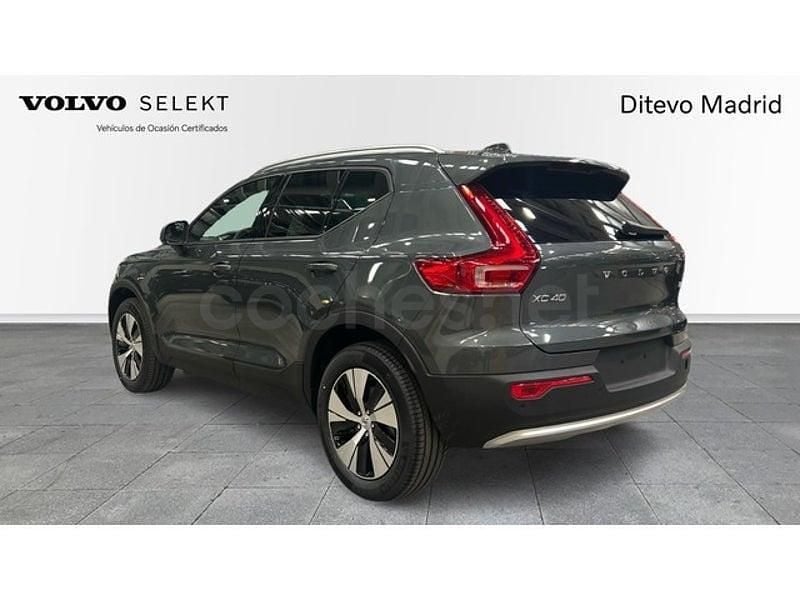 Uusi Volvo XC40 Core 163 HP (119 kW) 2025 Vihreä Katumaasturi