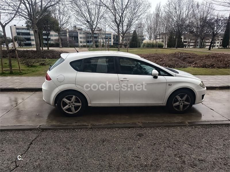 Usado Seat Leon Ecomotive 105 CV (77 kW) 2010 Blanco Utilitario