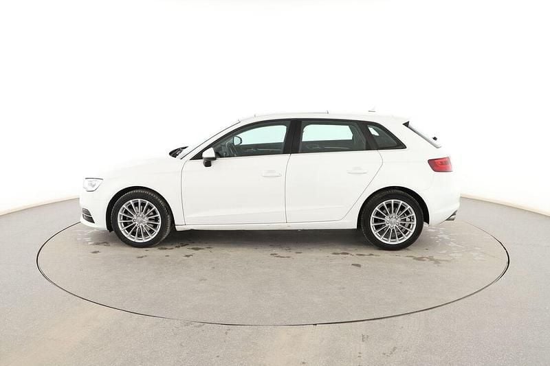 Usado Audi A3 Sportback Attraction 150 CV (110 kW) 2015 Blanco Utilitario