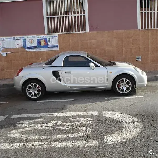 Usado Toyota MR2 140 CV (102 kW) 2000 Gris / plata Descapotable