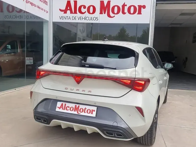 Usado Cupra Leon 150 CV (110 kW) 2025 Gris / plata Berlina