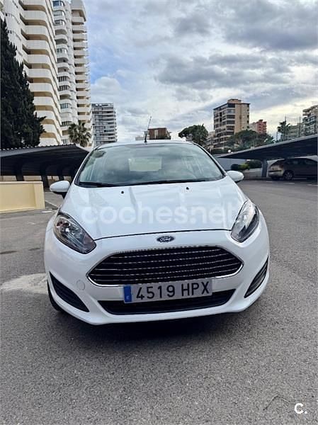 Usado Ford Fiesta Trend 82 CV (60 kW) 2013 Blanco Utilitario