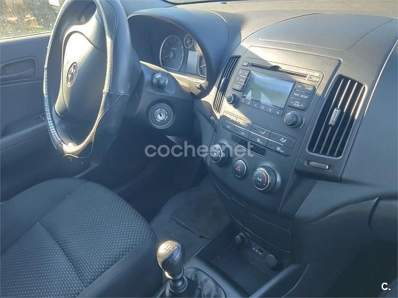 Usado Hyundai i30 Comfort 109 CV (80 kW) 2010 Azul Berlina