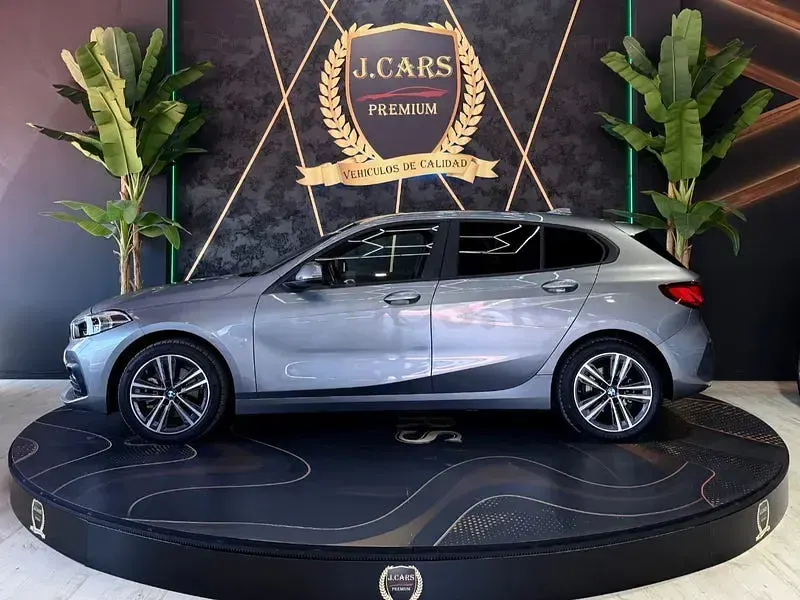 Usado BMW 118 150 CV (110 kW) 2022 Gris / plata Utilitario