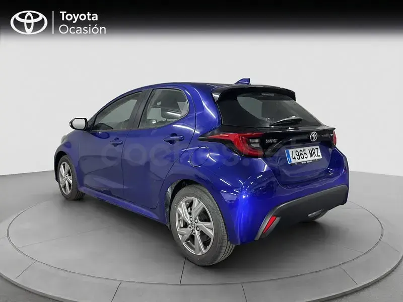 Usado Toyota Yaris Hybrid Active 116 CV (85 kW) 2024 Azul Berlina