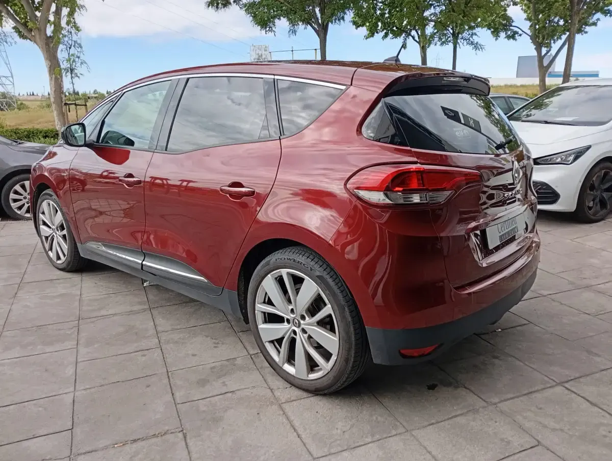 Usado Renault Scénic IV LIMITED 140 CV (102 kW) 2018 Granate Monovolumen