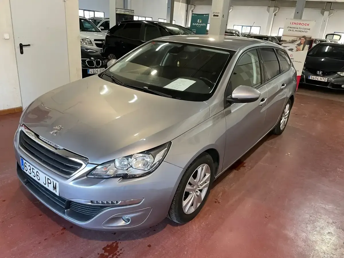 Usado Peugeot 308 SW Active 120 CV (88 kW) 2016 Gris / plata Familiar