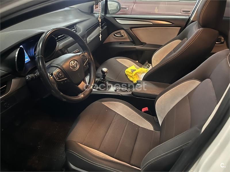 Usado Toyota Avensis Business Edition 143 CV (105 kW) 2017 Blanco Familiar