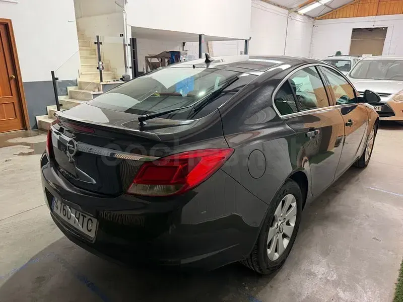 Usado Opel Insignia Selective 130 CV (95 kW) 2013 Gris / plata Berlina