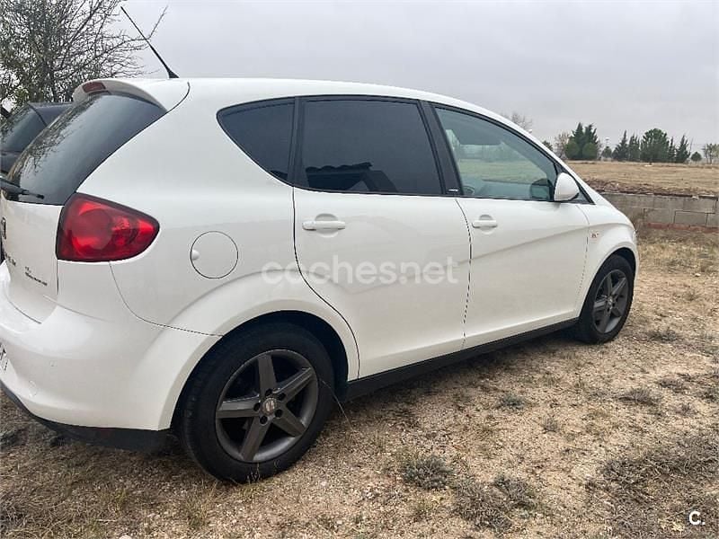 Usado Seat Altea I-Tech 105 CV (77 kW) 2015 Blanco Monovolumen