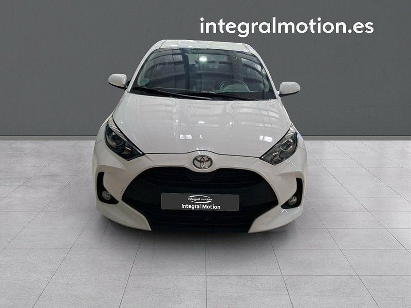 Usado Toyota Yaris Edition 125 CV (91 kW) 2024 Blanco Berlina