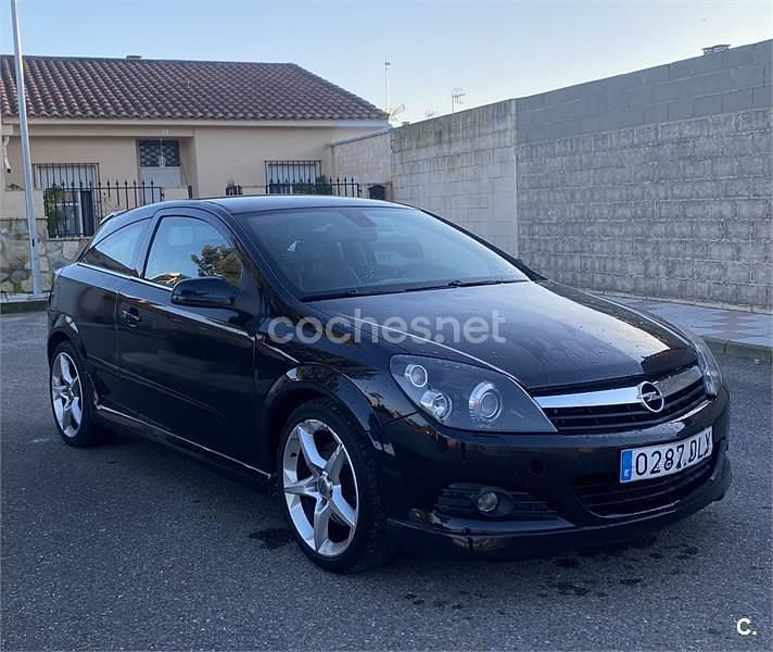 Usado Opel Astra GTC Sport 150 CV (110 kW) 2005 Negro Berlina