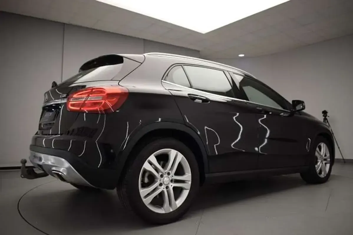 Usado Mercedes GLA200 Style 136 CV (100 kW) 2015 Negro SUV