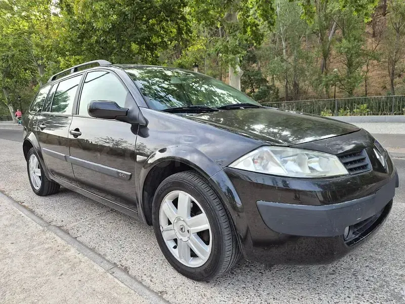 Usado Renault Mégane GrandTour Expression 100 CV (73 kW) 2005 Negro Familiar