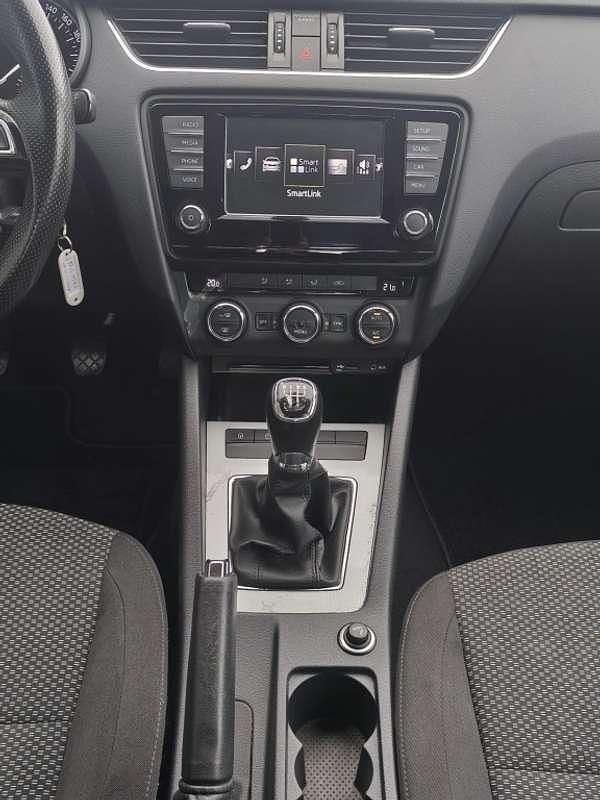 Usado Skoda Octavia Ambition 116 CV (85 kW) 2017 Beige Utilitario