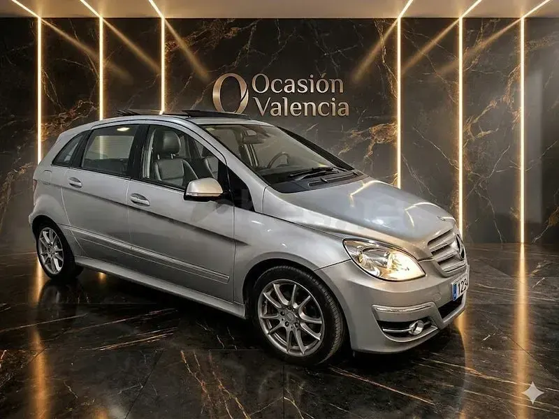 Usado Mercedes B200 136 CV (100 kW) 2009 Gris / plata Monovolumen