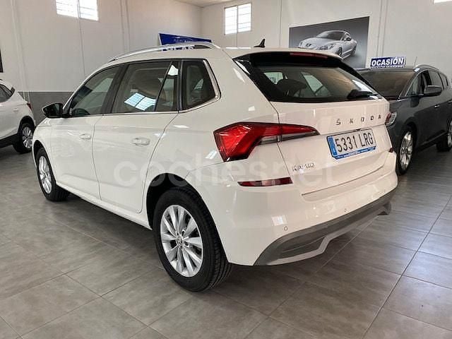 Usado Skoda Kamiq Ambition 110 CV (80 kW) 2021 Blanco SUV