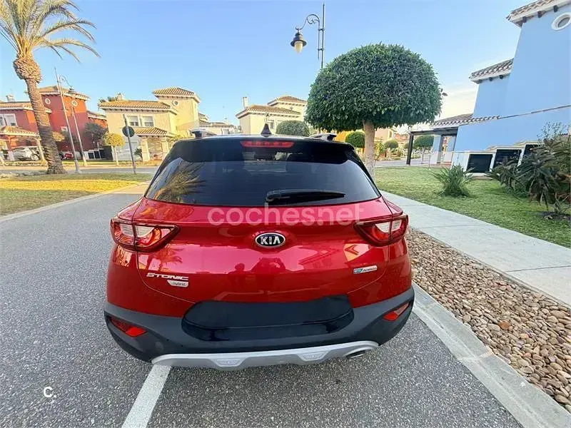 Używany Kia Stonic 100 KM (73 kW) 2021 Czerwony SUV