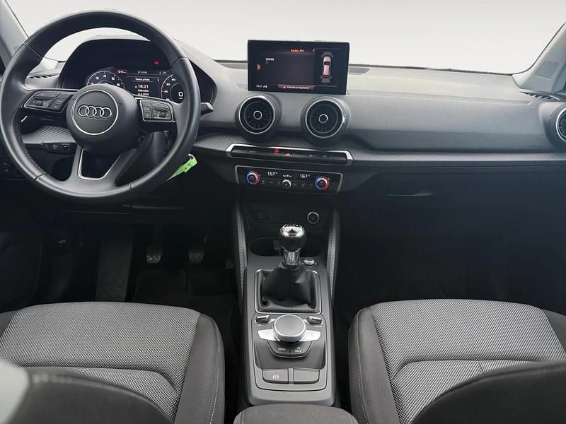 Usado Audi Q2 Design 150 CV (110 kW) 2019 Gris/plata SUV
