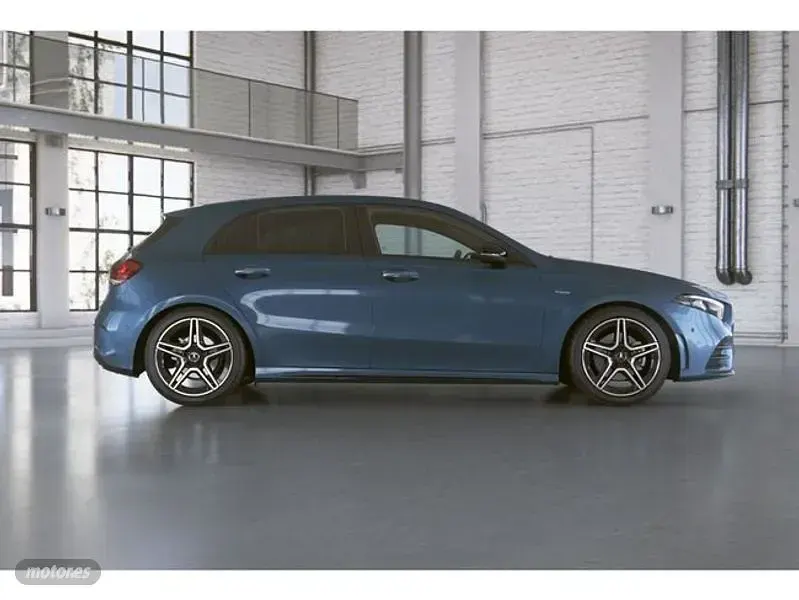 Usado Mercedes A180 115 CV (84 kW) 2021 Azul Berlina