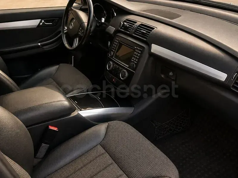 Usado Mercedes R280 190 CV (139 kW) 2006 Gris / plata Familiar