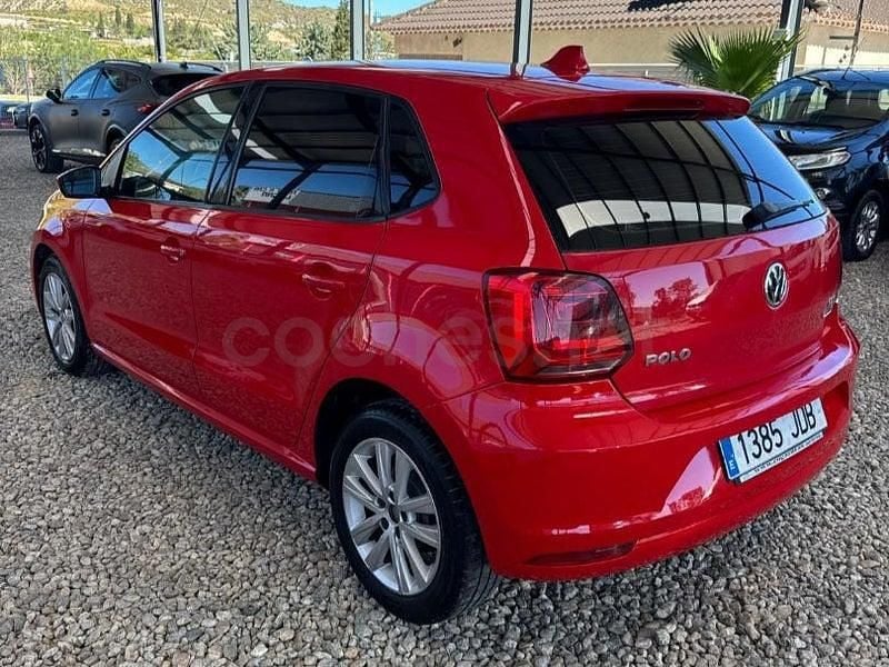 Usado VW Polo Advance 90 CV (66 kW) 2016 Rojo Berlina