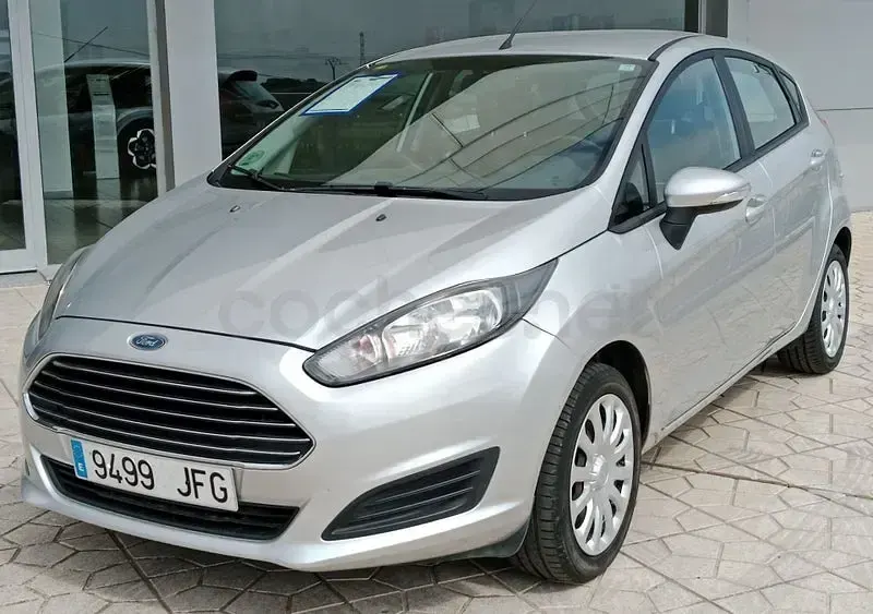 Usado Ford Fiesta Trend 82 CV (60 kW) 2015 Gris / plata Utilitario