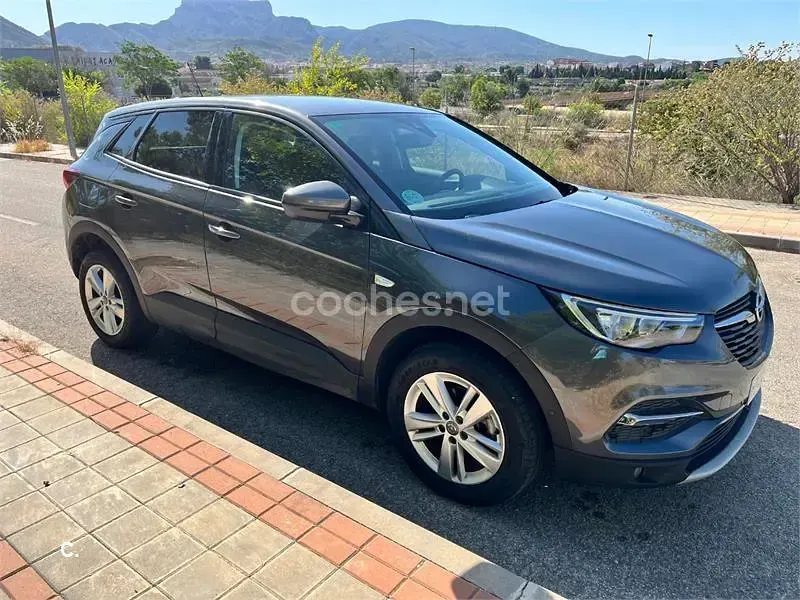 Usado Opel Grandland X Selective 130 CV (95 kW) 2019 Gris / plata SUV