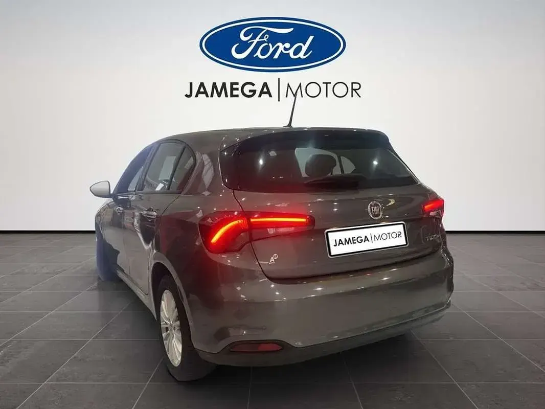 Usado Fiat Tipo Life 129 CV (94 kW) 2021 Gris Utilitario