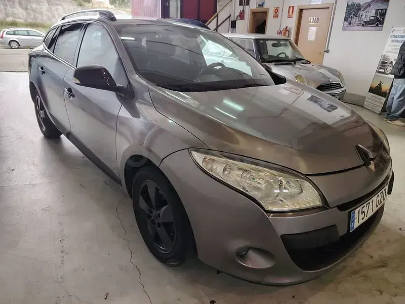 Occasion Renault Mégane Dynamique 105 PK (77 kW) 2010 Grijs Sedan