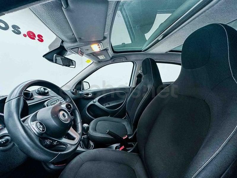 Usado Smart ForFour Basis 90 CV (66 kW) 2019 Gris / plata Utilitario