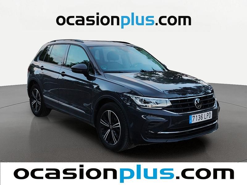 Usado VW Tiguan Life 150 CV (110 kW) 2021 Gris / plata SUV