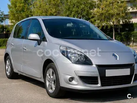 Usado Renault Scénic 110 CV (80 kW) 2011 Blanco Monovolumen