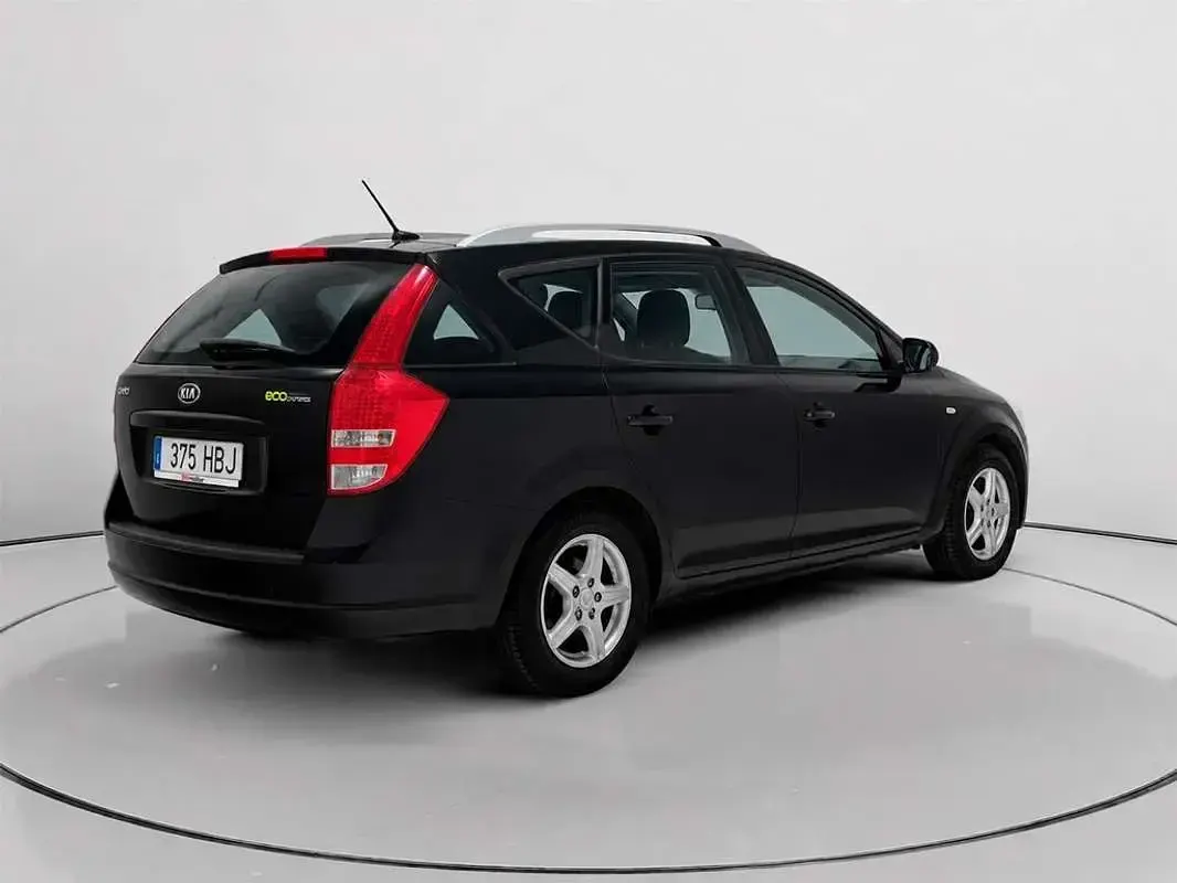 Usado Kia Ceed Sportswagon 116 CV (85 kW) 2011 Negro Familiar