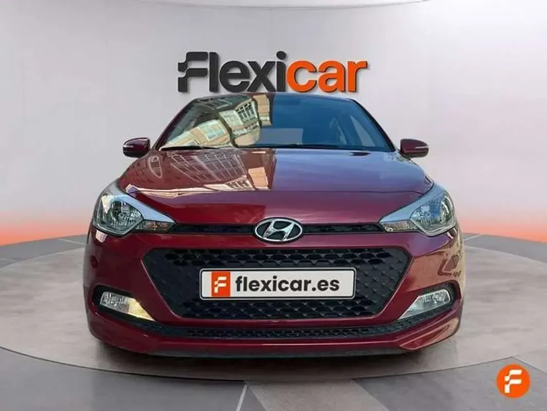 Usado Hyundai i20 101 CV (74 kW) 2017 Rojo Utilitario