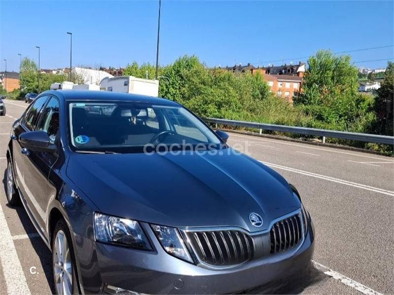 Usado Skoda Octavia 110 CV (80 kW) 2017 Gris / plata Berlina