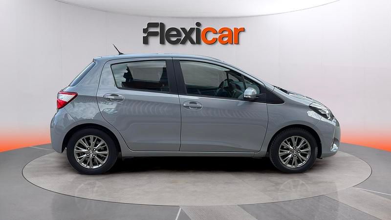 Usado Toyota Yaris Active 69 CV (50 kW) 2019 Gris Utilitario